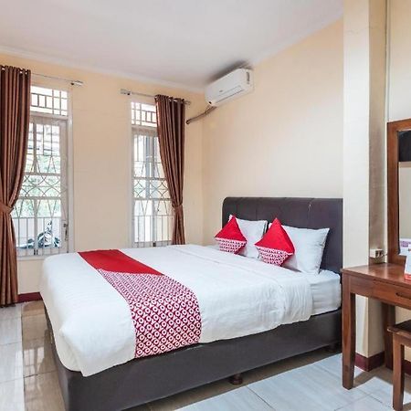 Aquina House Hotell Bogor Exteriör bild