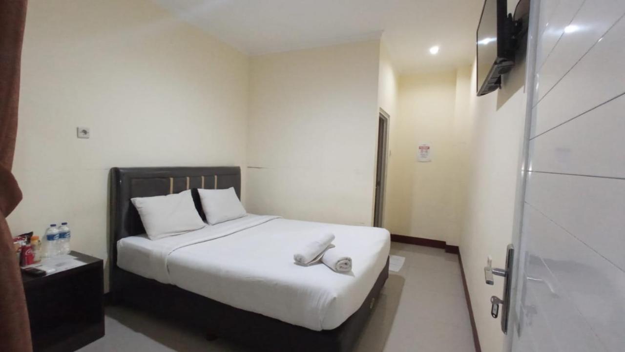 Aquina House Hotell Bogor Exteriör bild