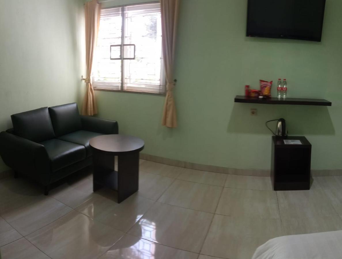 Aquina House Hotell Bogor Exteriör bild