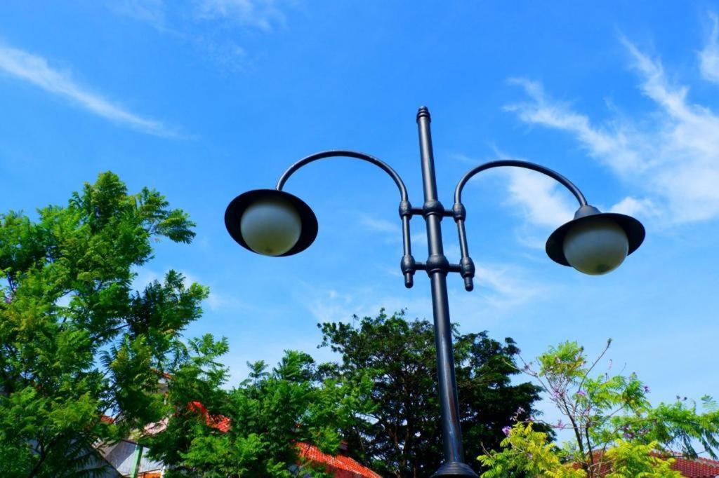 Aquina House Hotell Bogor Exteriör bild
