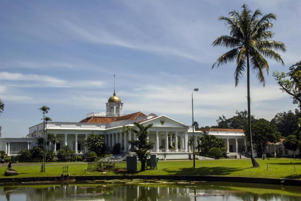 Aquina House Hotell Bogor Exteriör bild