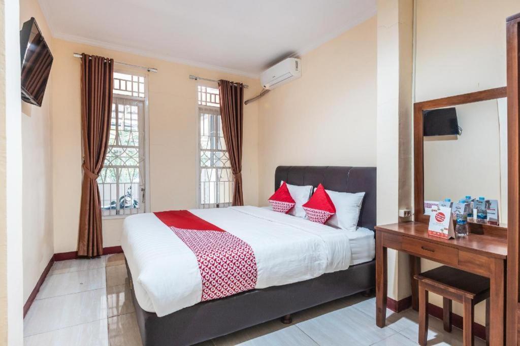 Aquina House Hotell Bogor Exteriör bild