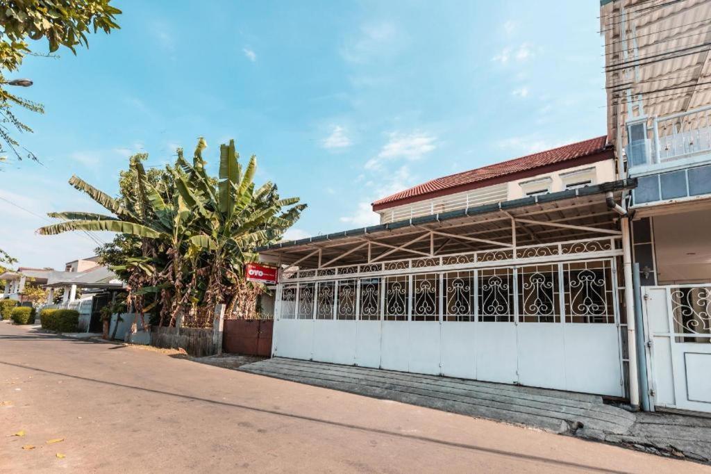 Aquina House Hotell Bogor Exteriör bild
